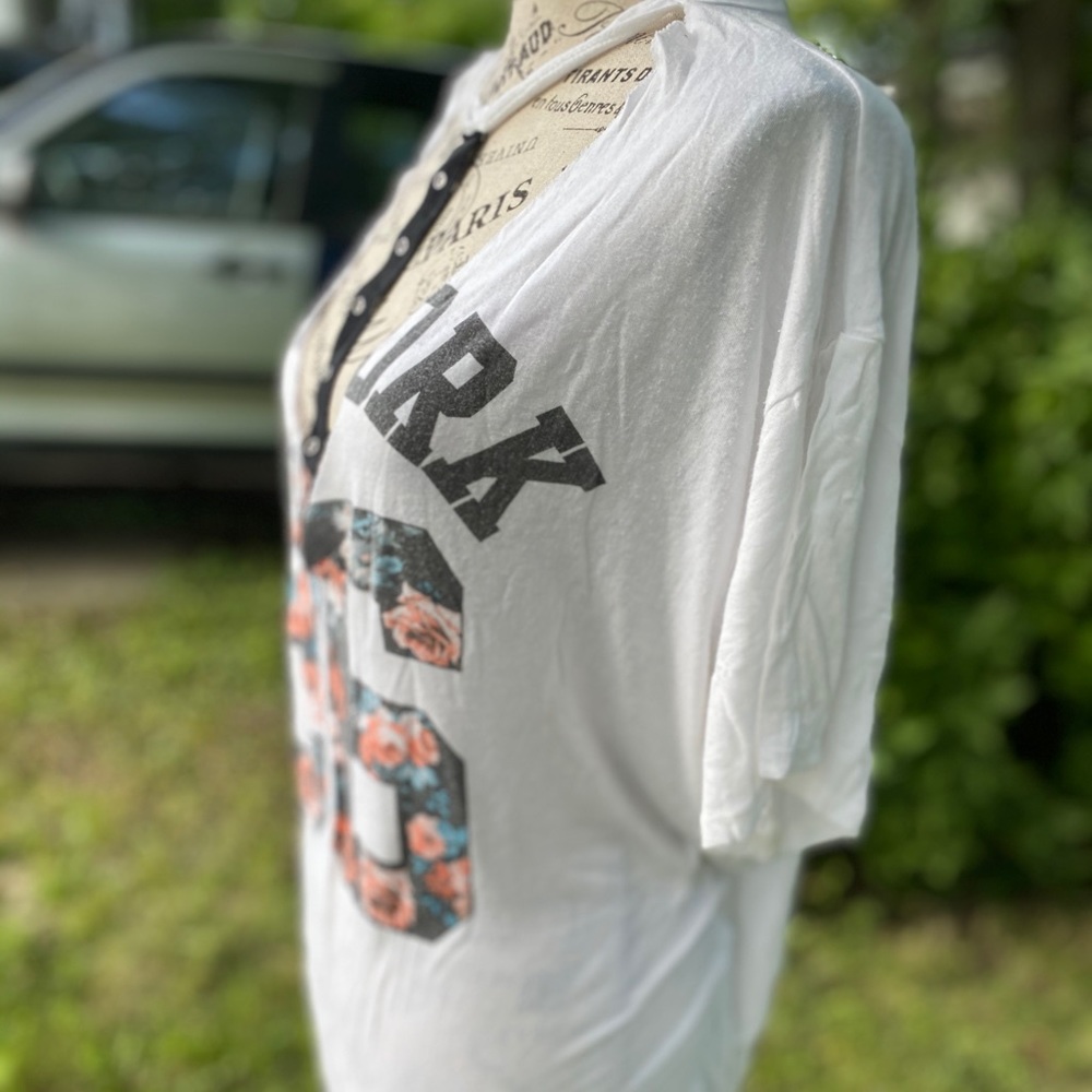 Choker style T-shirt with front cut out - Picture 4 of 7